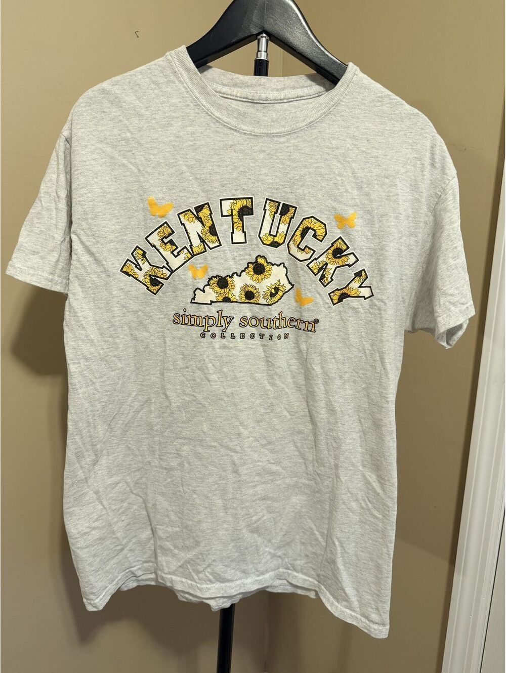 Simply Southern Kentucky Gray Sunflower Graphic Tee Size M